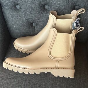NEW 🆕 Igor Beige Rain Ankle Boots size 41 / 9.5 made in Spain / NWT with tags
